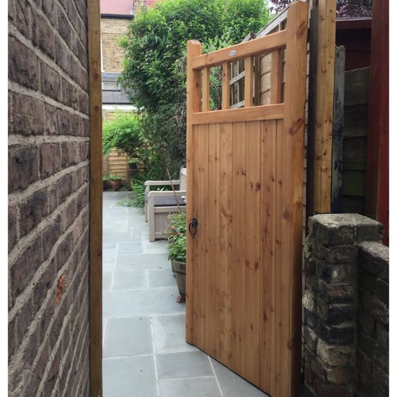 We supply a number of fencing and landscaping products from gates and fence panels to decking and sleepers, see what we can offer to spruce up your garden space! 🏡 bit.ly/2q51RqS
Image: Pinterest