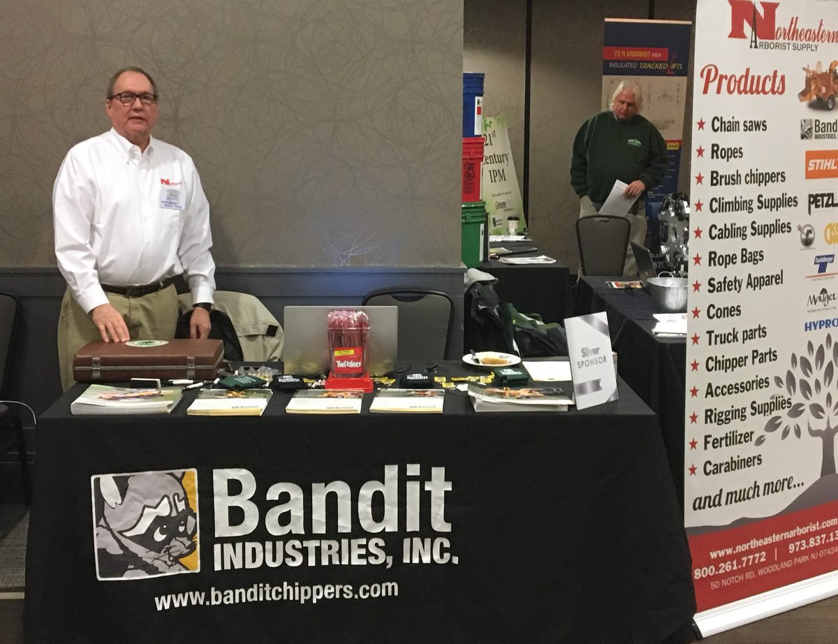 BanditChippers's tweet photo. Stop by and visit with @ArboristSupply at the NY ISA show and get your demo scheduled! Take a Bandit to your next job. #takeabandit #banditbuilds #banditdealer https://t.co/Mrr5VUqXdq