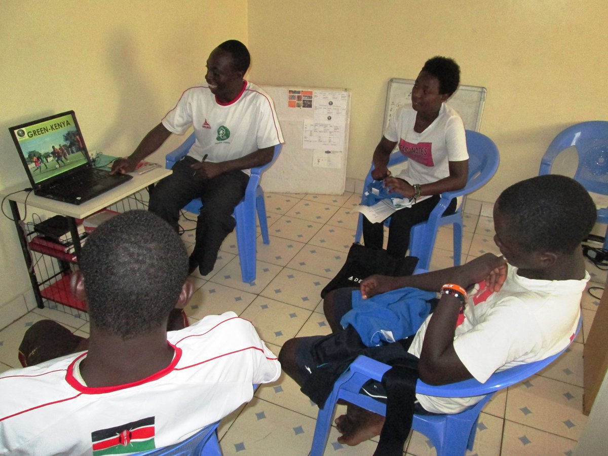 GreenKenya2's tweet photo. Our partners @Pollinationproj paid us a visit to assess the impact of community impact program (CIP) in schools.
Thank you very much TPP for uplifting C.I.P from the ground to what it is today. Our Coaches teachers had a wonderful discussion with Maulid in Mukuru Sinai
#CIP https://t.co/Narsa71YSt