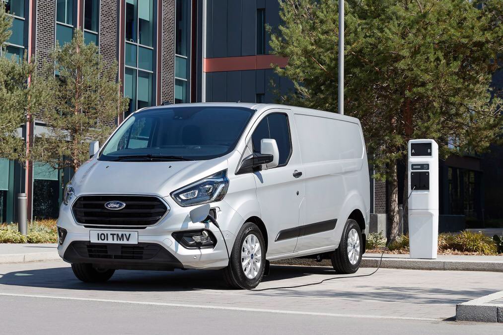 autovista_group's tweet photo. .@GlassGuide #CommercialVehicle Editor @DHill_Glass invited to #Lommel #Belgium with @Ford for their #FordTransit Event to #testdrive the NEW #PlugIn #Hybrid
#FordTransitCustomPHEV & we’re looking forward to hearing more!
#TransitCustomPHEV @forduk
#PHEVs #Auto #automotive https://t.co/NEmoGGPfsz
