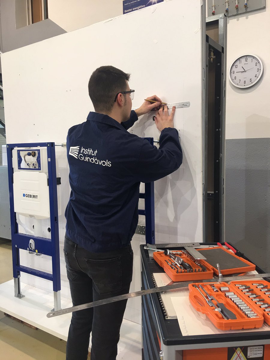 Guindavols's tweet photo. 👉 Des de l’@institut_guindavols de #Lleida tot el nostre suport a l’alumne David Arbiol q després de guanyar el Campionat de #Catalunya #catskills d’aquí poc ens representarà al #skill15 #spainskills #spainskills2019 a #Madrid‼️ https://t.co/Cdch1bb1Hf