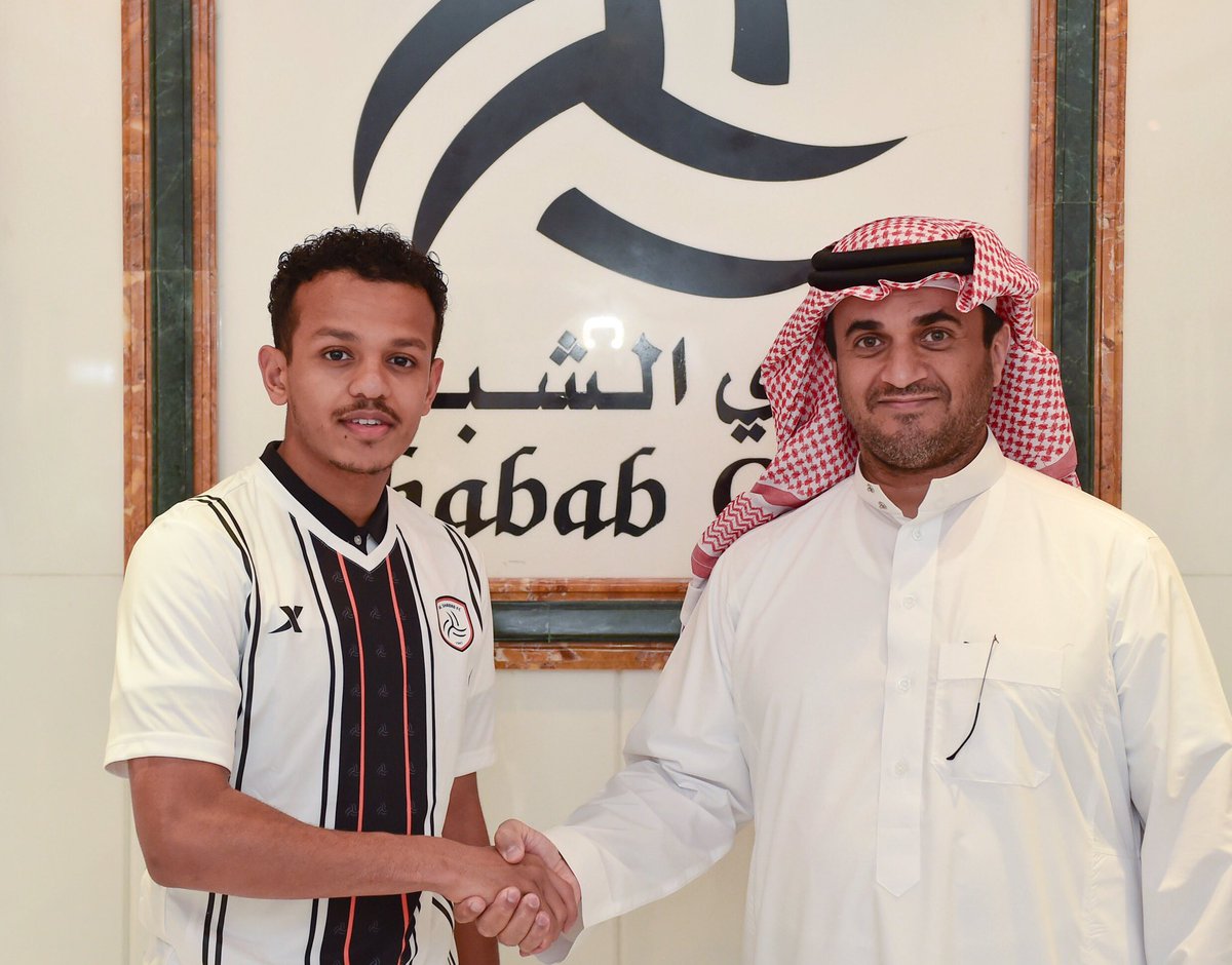 AlShababSaudiFC's tweet photo. 📎 وقعت إدارة #الشباب برئاسة الاستاذ #خالد_البلطان عقداً احترافياً لمدة ٥ أعوام مع اللاعب تركي العمار الفائز بجائزة أفضل لاعب واعد في آسيا. وتمنت الإدارة الشبابية التوفيق للاعب في مسيرته الرياضية مع النادي.

#العمار_شبابي_2024 https://t.co/Ch6Lse0Hrf