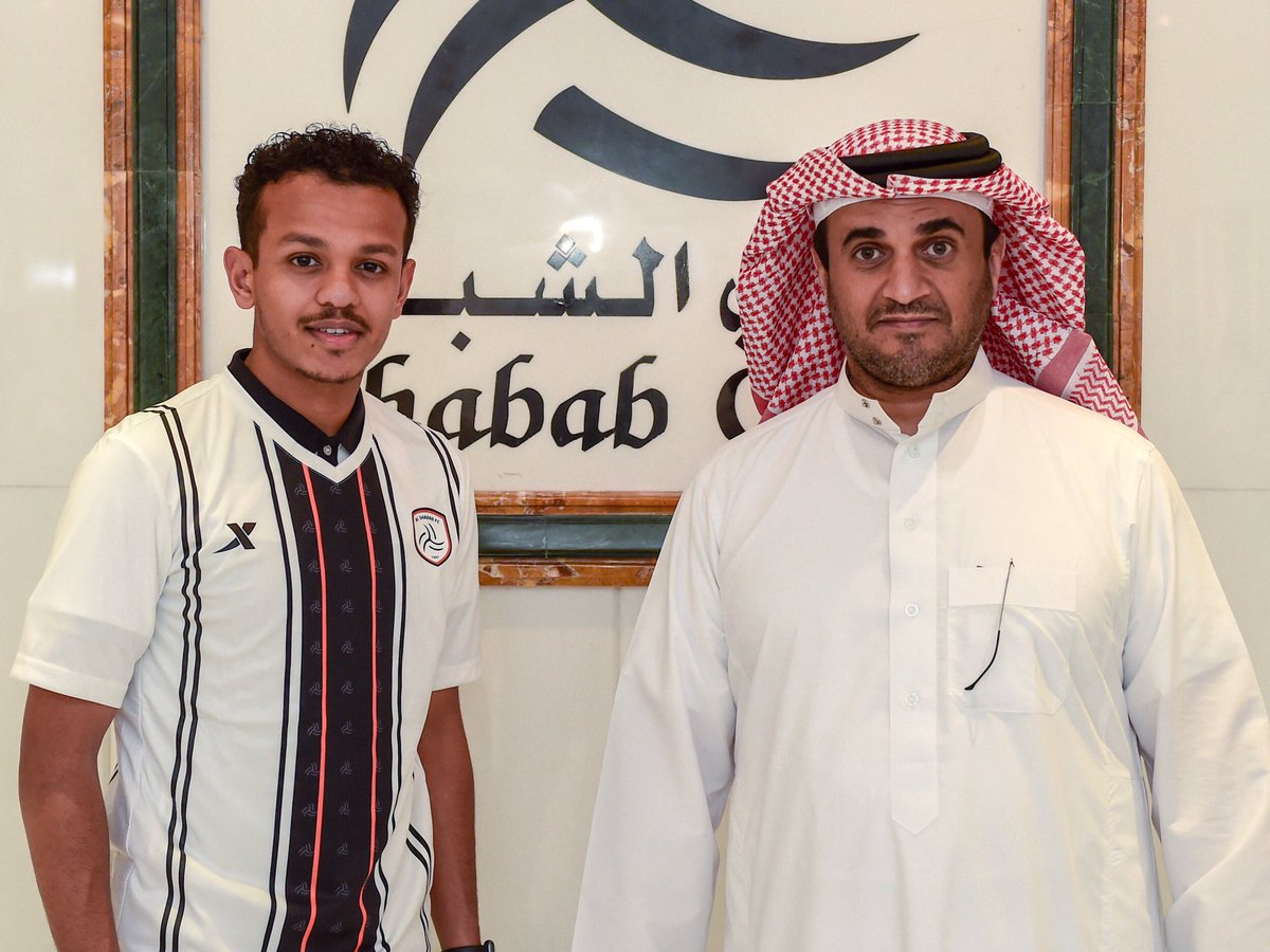 AlShababSaudiFC's tweet photo. 📎 وقعت إدارة #الشباب برئاسة الاستاذ #خالد_البلطان عقداً احترافياً لمدة ٥ أعوام مع اللاعب تركي العمار الفائز بجائزة أفضل لاعب واعد في آسيا. وتمنت الإدارة الشبابية التوفيق للاعب في مسيرته الرياضية مع النادي.

#العمار_شبابي_2024 https://t.co/Ch6Lse0Hrf