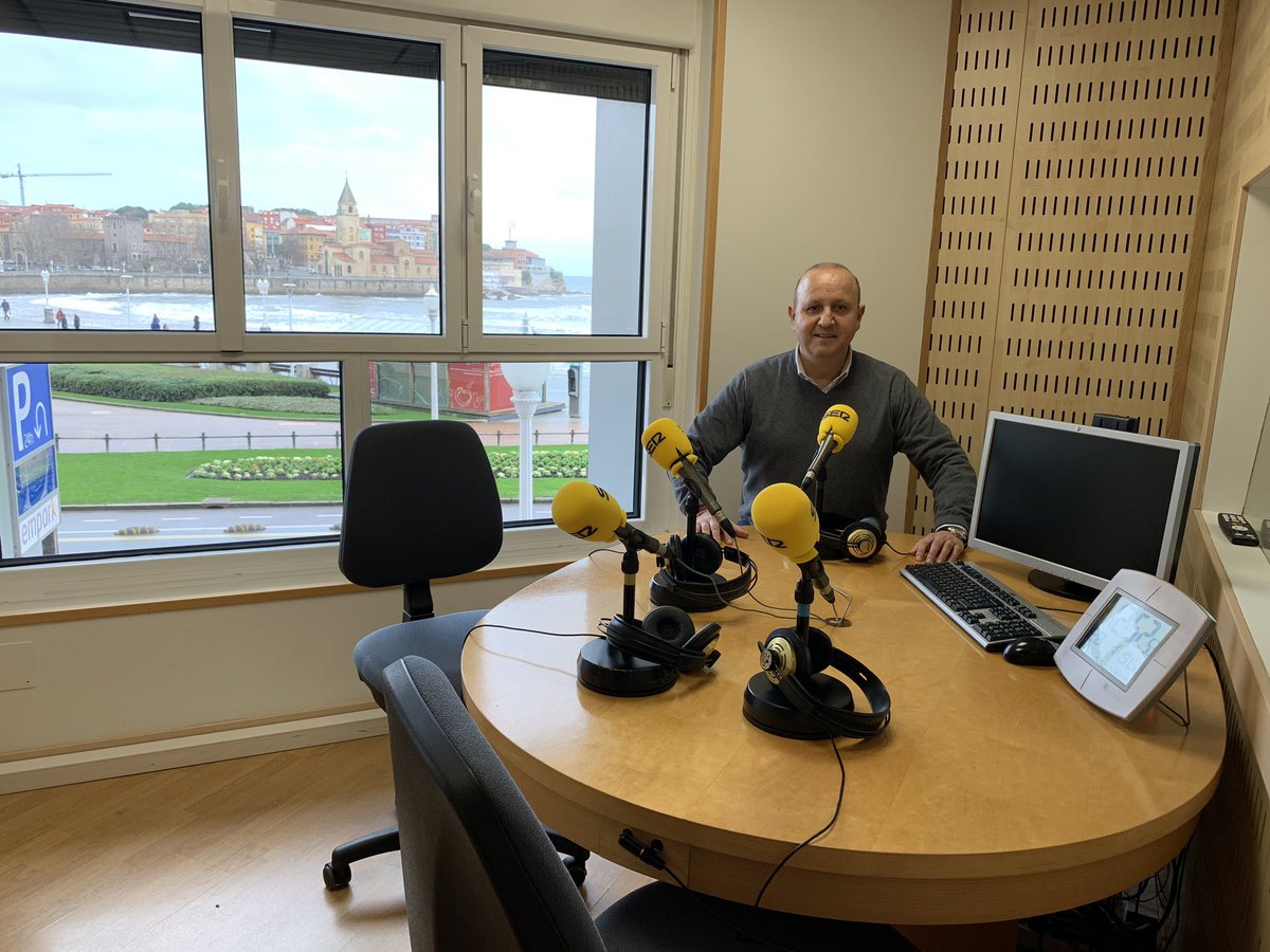 manfredoalvarez's tweet photo. 📻Ya es oficial: regreso a mi casa, a @SER_Gijon 

📝¡Han pasado más de 10 años! 
Mi sueño siempre fue volver desde la despedida en 2008 

🎙Colaboraré con @DavidGonzalezzz en @SERDepGijon y en ‘Hoy por hoy Gijón’ pero seguiré con otros proyectos 🙋🏻‍♂️

📷 #20yearschallenge https://t.co/oOD60XmtXG