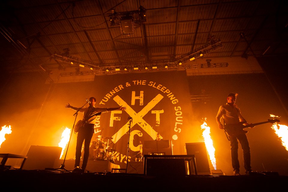 andrewbenge's tweet photo. Last night @frankturner at @fdarena #frankturner #sleepingsouls #leeds #firstdirectarena #gig #livemusic #xtramile #istillbelieve #shotfor #redferns #gettyimages #canon #canonphotography https://t.co/NKKoSA7eBh