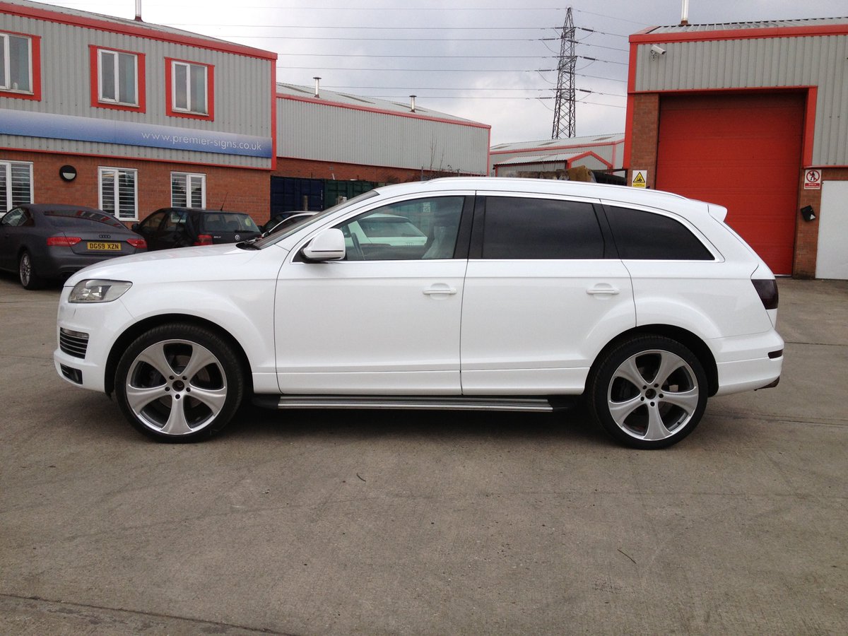 PremierWraps's tweet image. A beautiful Audi Q7 full wrap, which has gone from gloss black to Gloss white. 

#premiersigns #premierwraps #3MAVW #photooftheday #mondaymotivation  #audi #q7 #audiq7 #beautiful #luxury #car #wrap #layednotsprayed #paintisdead #glosswhite #3M1080 #3M1080Wrap