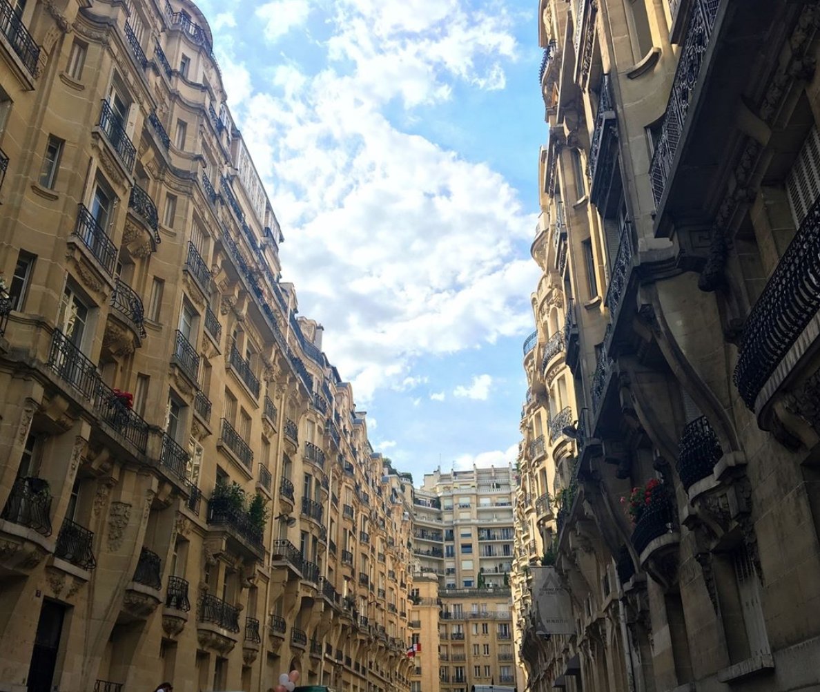 ApartCheck's tweet image. The sun came out today to make our Monday a little more bearable as we run errands around the city taking care of your Parisian home ☀️
.
.
.
.
.
#ApartCheck #paris #apartcheckparis… instagram.com/p/BtLeeEFneFj/… …
