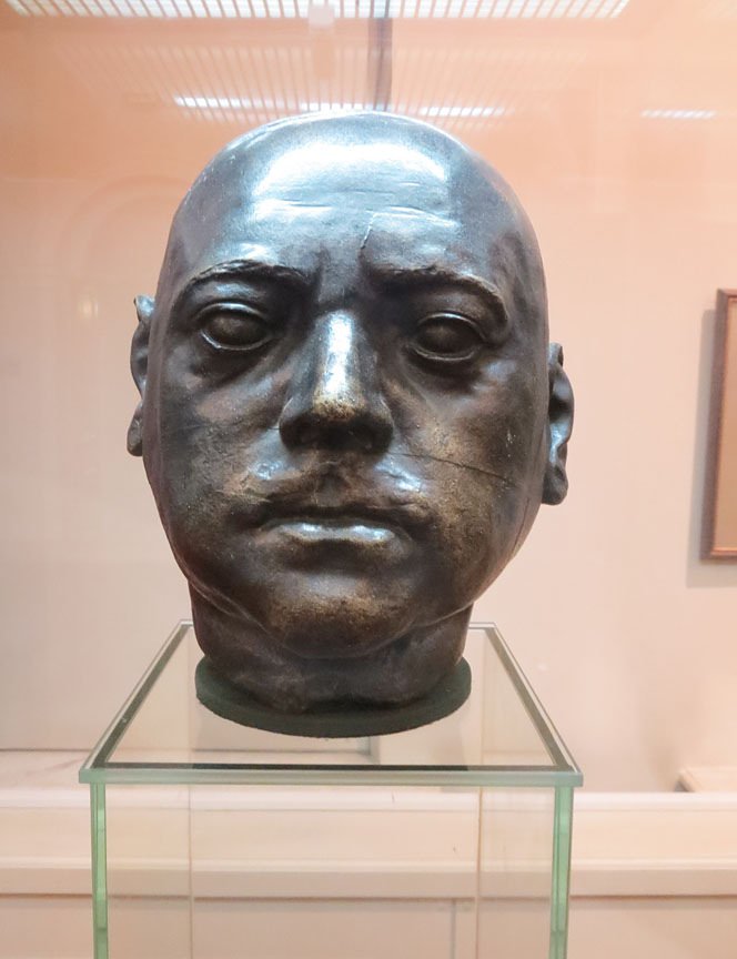 TheHistoryFeed's tweet photo. Today a quiz!
How many of these famous historical figures can you identify from their death masks?

Don't peek at responses before making your guess! https://t.co/I1MeilBwbv