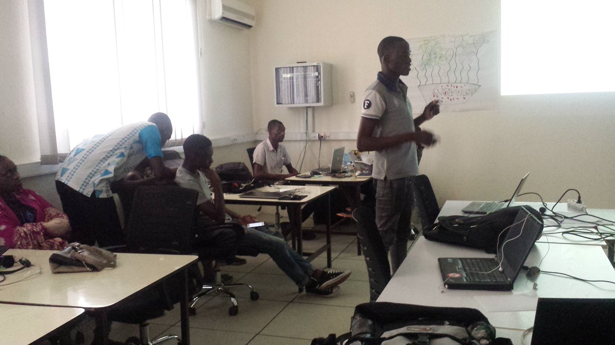 SimplonCiv's tweet image. Initiation @arduino pour ce début de semaine. @arduino est une plate-forme de développement et de prototypage Open Source @TutoArduino @SimplonCiv  @CodezArduino #InCodeWeTrust #CodeForAfrica