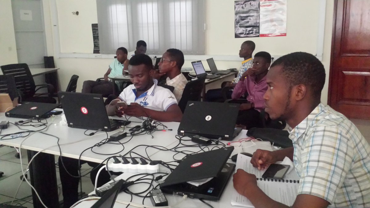 SimplonCiv's tweet image. Initiation @arduino pour ce début de semaine. @arduino est une plate-forme de développement et de prototypage Open Source @TutoArduino @SimplonCiv  @CodezArduino #InCodeWeTrust #CodeForAfrica