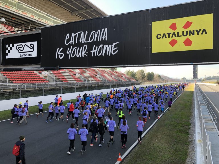 EMPOSITIVOorg's tweet photo. Cerca de 1.800 personas se mueven por la #EM en el @Circuitcat_es con motivo del 'Muévete por la Esclerosis Múltiple' organizado por la @FundacioEM para concienciar a la población sobre la enfermedad

➡️ https://t.co/WejYsKNlMN https://t.co/i2mop3deDi