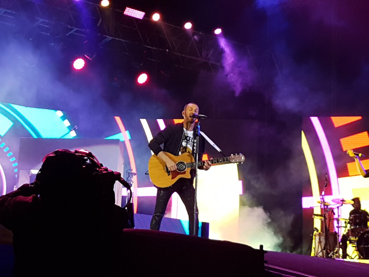 DqmaBsAs's tweet photo. @AxelOficial festejando los #100VeranosFiat 👏 @fiatargentina ❤ Una noche magica y anoche la revivimos en @telefe #AxelEnTelefe #AXELVolverASerMDQ #100añosFiat GRACIAS 🤩 https://t.co/qlzCeH0ksE