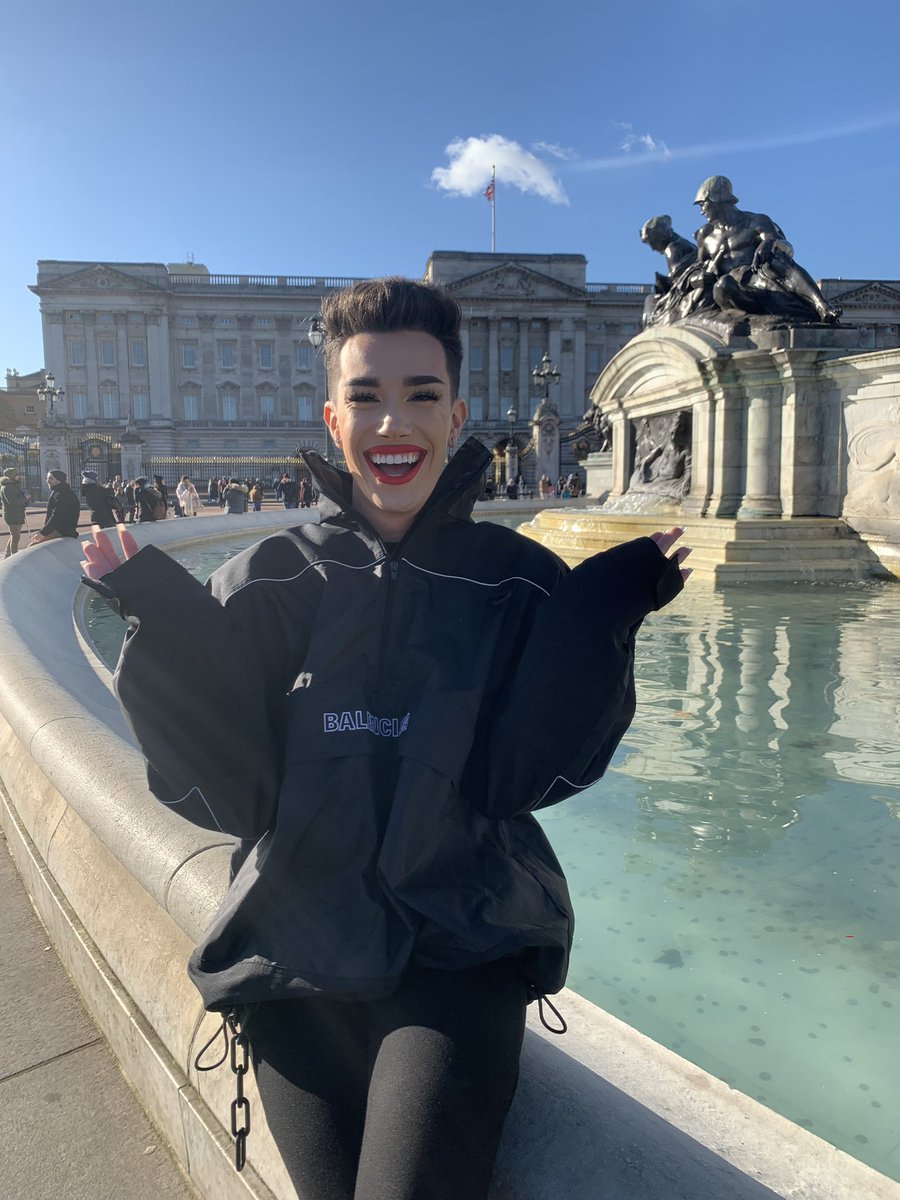 jamescharles's tweet photo. Goodbye U.K, thank you for all of the fun!! I’ll see you very soon. 🥰🇬🇧 https://t.co/TNzjPcS03c