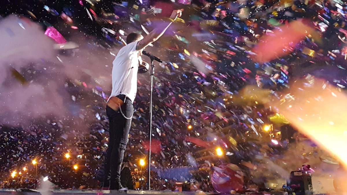 DqmaBsAs's tweet photo. @AxelOficial festejando los #100VeranosFiat 👏 @fiatargentina ❤ Una noche magica y anoche la revivimos en @telefe #AxelEnTelefe #AXELVolverASerMDQ #100añosFiat GRACIAS 🤩 https://t.co/qlzCeH0ksE