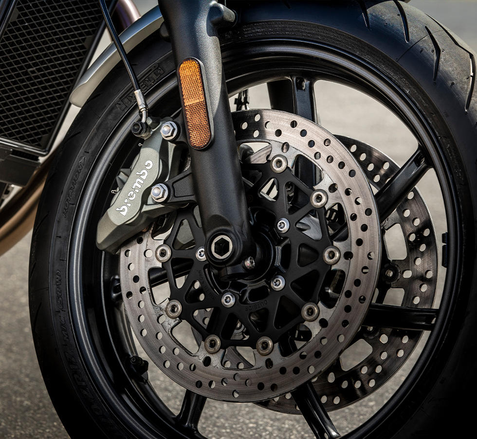 3XMotorcycles's tweet photo. THE NEW PERFORMANCE ICON IS HERE 
Class-leading handling.Class-leading finish.Beautiful modern custom style. Introducing the next generation of dynamic capability the gorgeous new Speed Twin now.Enquire Now: https://t.co/KFYjdxTxLT
#triumphdorset #triumphmotorcycles #newspeedtwin https://t.co/cSp1kvuPmj