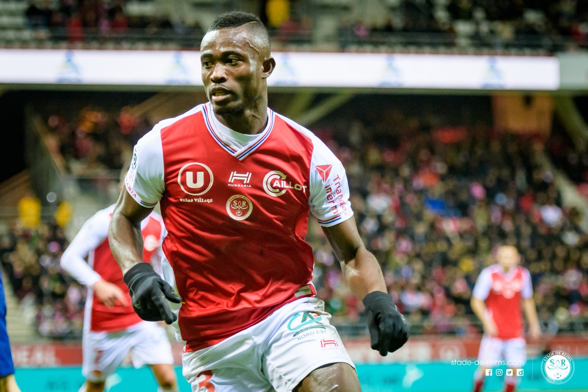 StadeDeReims's tweet image. 🚑 Le verdict est tombé pour Ghislain Konan. Révélation en @Ligue1Conforama dans son couloir gauche, l'international 🇨🇮 sera opéré d’une hernie discale à l'hôpital de la Pitié-Salpêtrière mercredi. Son indisponibilité complète s’établit entre 3 et 4 mois. #BonRétablissementGK3