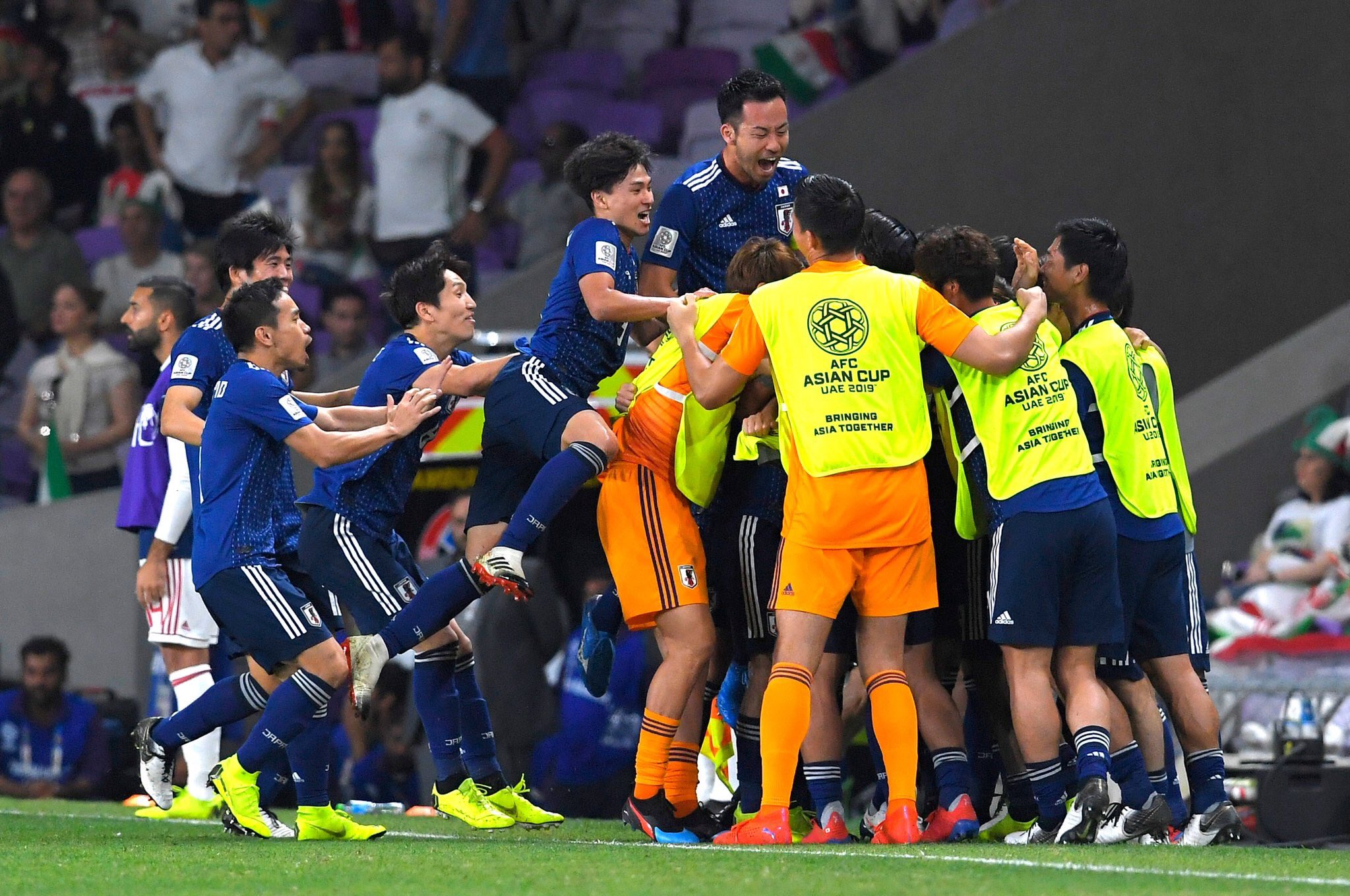 画像 日本vsイラン3 0で勝利とな 最高 半端ない大迫 2 からの原口のナイスゴール ちょっと目を離した隙に乱闘なりかけたりしてたけどwww決勝も楽しみ まとめダネ 画像 日本vsイラン3 0で勝利とな 最高 半端ない大迫 2 からの原口のナイスゴール ちょっと目を離した隙に乱闘なりかけたりしてたけどwww決勝も楽しみ まとめダネ