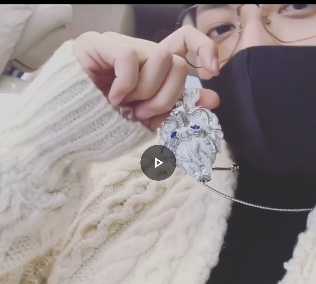 Anjzkdlin's tweet photo. Just Zitao reminding me how poor I'm
P.S: he's flaunting Kris's A.C.E collection
#cries_in_single #exo #zitao #wuyifan #exokris #galaxyfanfan #taoris #kristao @KrisWu https://t.co/K5ox32xSdT