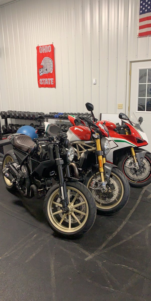 TeamKERmoto's tweet photo. Keeping my babies warm.  @Ducati_Dallas @DucatiMotor @woodcraft_tech @bgmotogp https://t.co/eYzRrW3XWL
