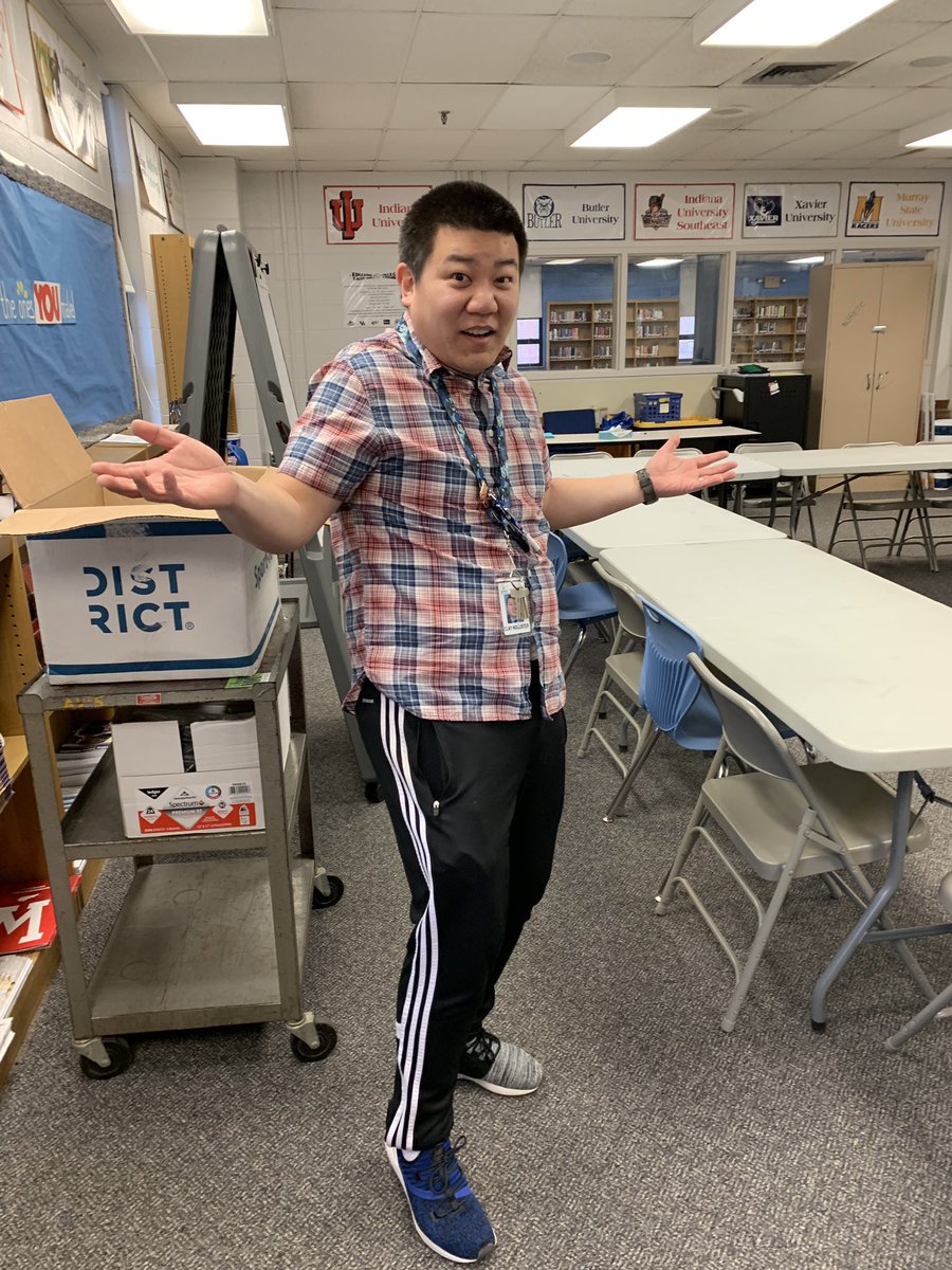 IROQUOIS_HS's tweet photo. First 2 submissions for #IHSSpiritWeek! Thanks @Iroquois_BAC and @CarlaKent_1! Looking...#MisMatched! https://t.co/jd9W7aeFpF