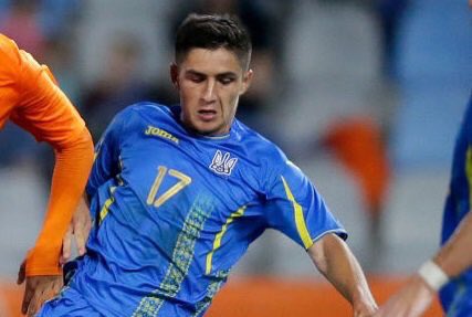 centre_update's tweet photo. Marian Shved is due to have a medical at Celtic today and will sign permanently from Ukrainian club Karpaty Lviv #CelticFC https://t.co/adZ92OsTbs
