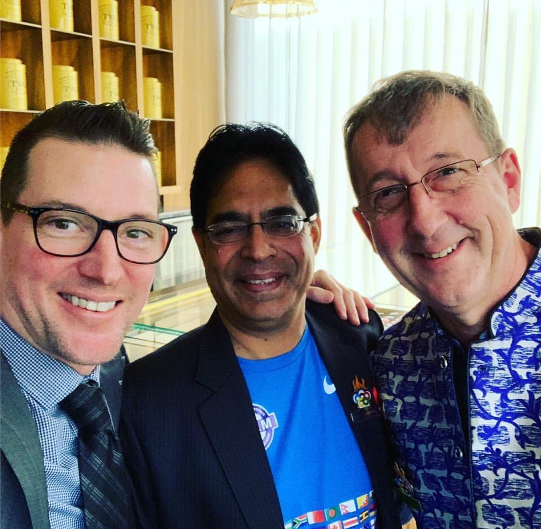 iihmpavankalyan's tweet photo. Our respected Chairman @subornobose sir receiving @Scottbaechler and @EBricar for the biggest culinary battle #YCO2019 #Hyderabad #Bangalore @IIHMHOTELSCHOOL @JImmanue @proffoskett https://t.co/zHcG1Z084E