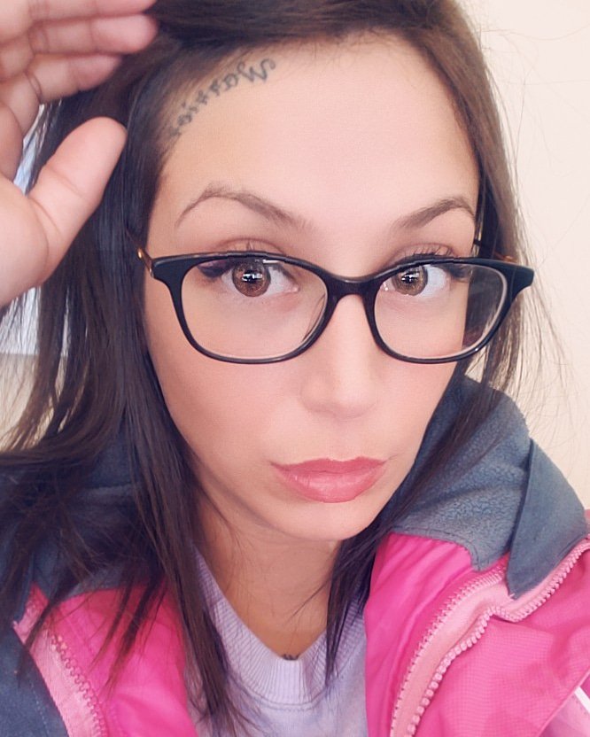 mandijane62's tweet photo. This is my "had to wake up early on my day off" face. #workinggirlproblems #tired #sleep #tats #tattooed #tattoo #whyismyhandthere #saveme #ineedfriends #follow https://t.co/tsVINMxUz7