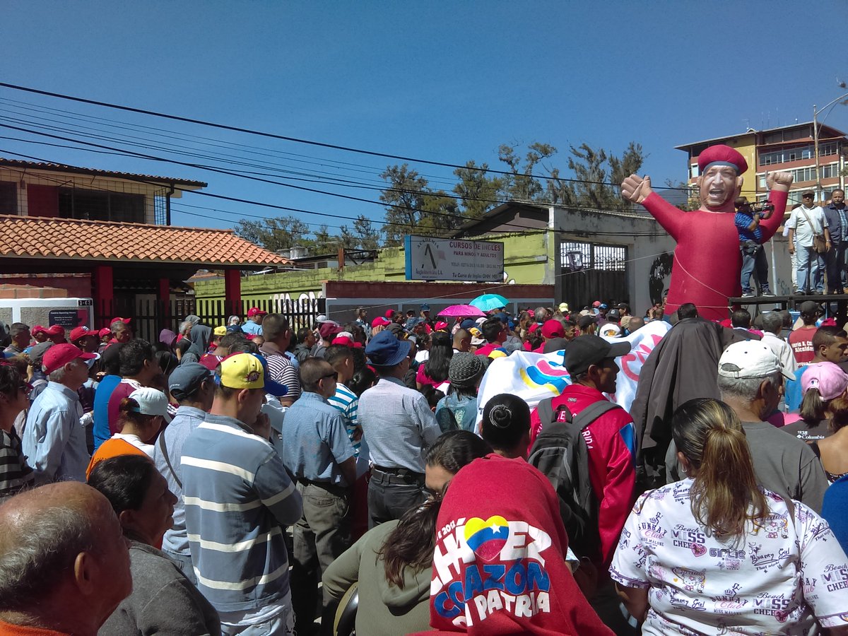 MppopMerida's tweet photo. @Marlenycdc #23Ene Director MPPOP-MPPT @carlospmerida y personal asiste a Concentración contra el intervencionismo promovido por gobiernos derechistas de la región aliados de Washington en la Sede del (PSUV)Estado Mérida junto al Protector del Estado @JEHYSONGUZMAN https://t.co/1Q7Vd5E375