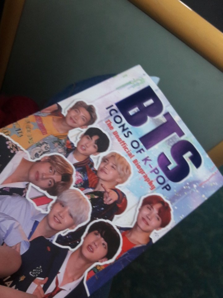 ilovu_bts's tweet photo. Me in bus while listing bts old songs and reading this book  💕💜 #BTS #ADRIANBESLEY #RM #JIN #SUGA #JHOPE #V #JIMIN #JUNGKOOK @BTS_twt https://t.co/xWASKOJyIW