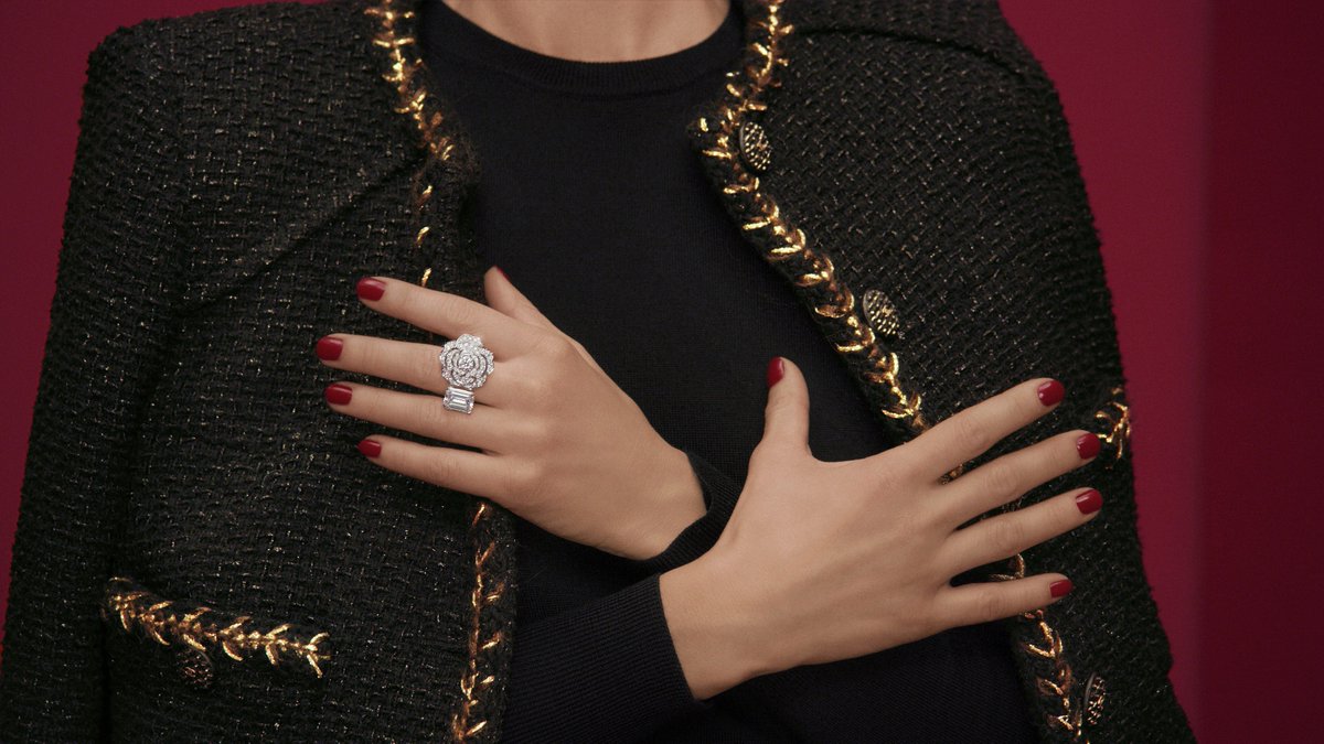 tidlrs's tweet image. Paris Haute Couture week has just finished and we are looking at the incredible new jewellery collections directly from the catwalk ! 

@CHANEL @Piaget @Boucheron @SuzanneSyz @Chopard 

Author: @RachaelTaylor 
tidlrs.com/journal/luxury…