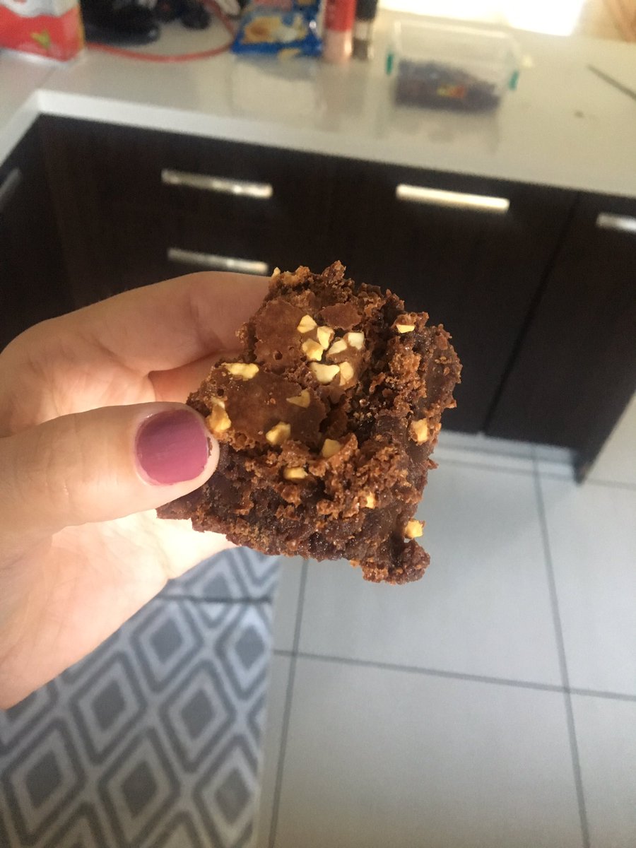 CaroMalHerBe's tweet photo. I made brownies! And now I am hitting the gym for an indefinite amount of time 😅 https://t.co/VeyuQd9ZJ5