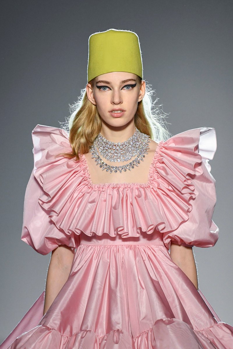 tidlrs's tweet image. Paris Haute Couture week has just finished and we are looking at the incredible new jewellery collections directly from the catwalk ! 

@CHANEL @Piaget @Boucheron @SuzanneSyz @Chopard 

Author: @RachaelTaylor 
tidlrs.com/journal/luxury…