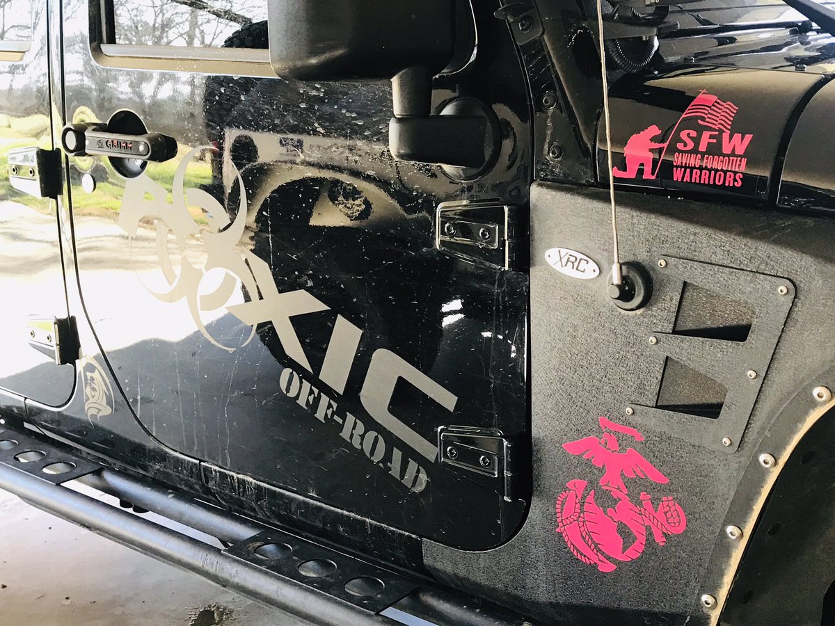 7026saki's tweet image. “Got a lil mud on the tires.....” He’s shining now though!!  #jeepgirllife #mudonthetires #nittotrailgrapplers #windrock #dirtlife #eastTN #grimm