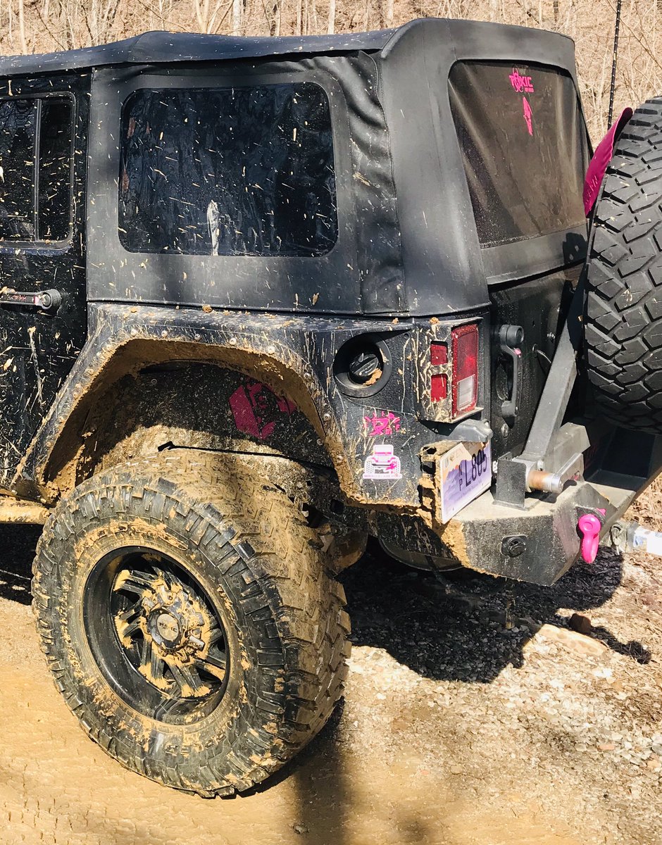 7026saki's tweet image. “Got a lil mud on the tires.....” He’s shining now though!!  #jeepgirllife #mudonthetires #nittotrailgrapplers #windrock #dirtlife #eastTN #grimm