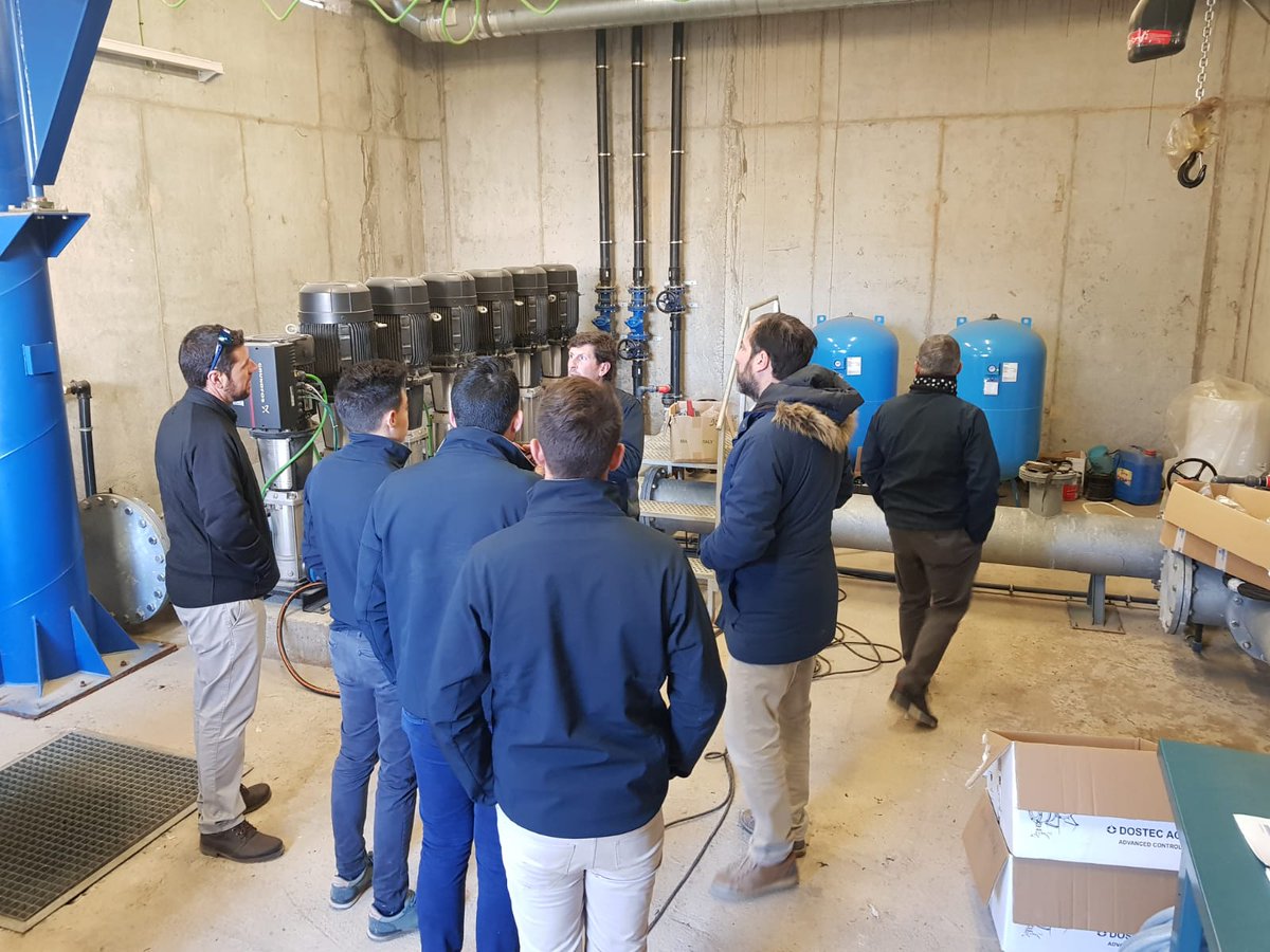 AgronomyRCV's tweet photo. Productiva visita del equipo de riego del @RcValderrama y sus #greenkeepers en prácticas a unas grandísimas instalaciones de #riego y #Fertirrigacion. Gracias @rclubpineda por vuestra amabilidad. Paco Cornejo @javigutierrez75 @Lara__Arias @juanangolf_a @CarlosPacheco69 https://t.co/v8UXQztZKc