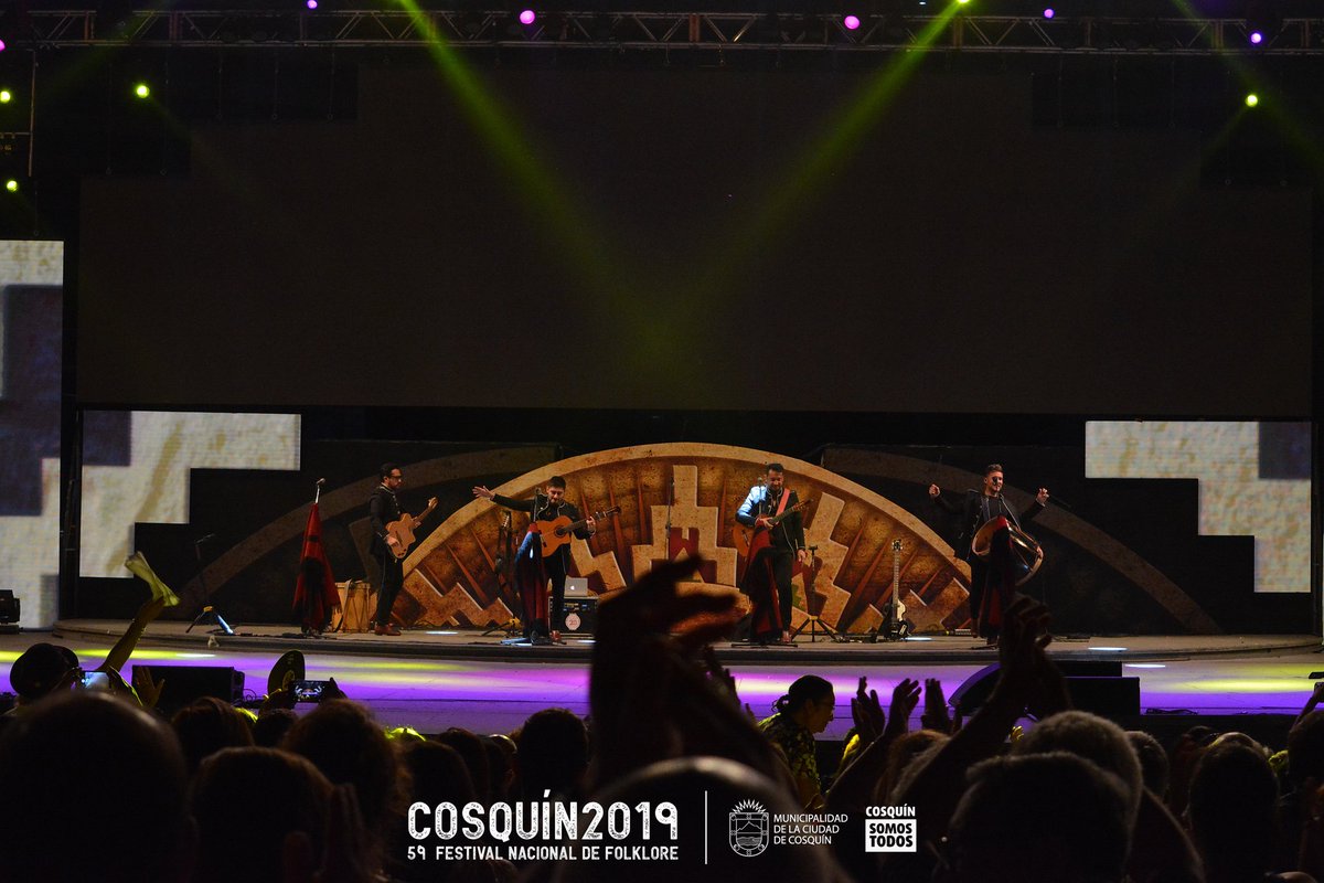 Hayfolklore's tweet photo. #Cosquin2019 regresaron ellos también @Canto4Oficial a la Plaza Próspero Molina. https://t.co/cog5r2Qu0M