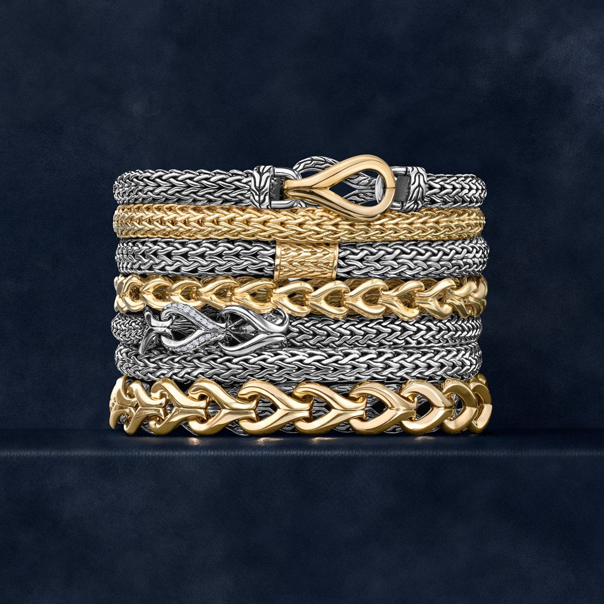 RFMoeller's tweet image. Make a statement with a sterling silver or yellow gold chain bracelet by John Hardy.

#ClassicChain #MadeForLegends #ValentinesGiftIdeas