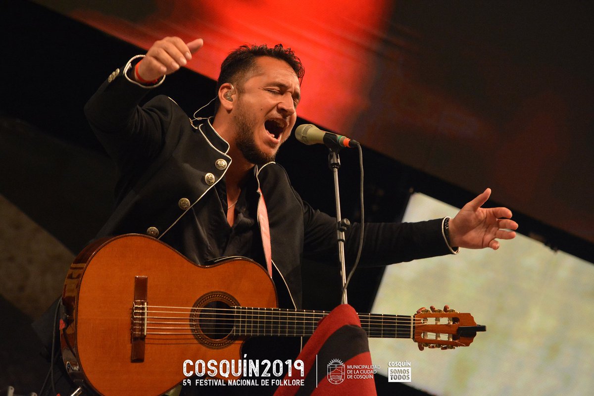 Hayfolklore's tweet photo. #Cosquin2019 regresaron ellos también @Canto4Oficial a la Plaza Próspero Molina. https://t.co/cog5r2Qu0M
