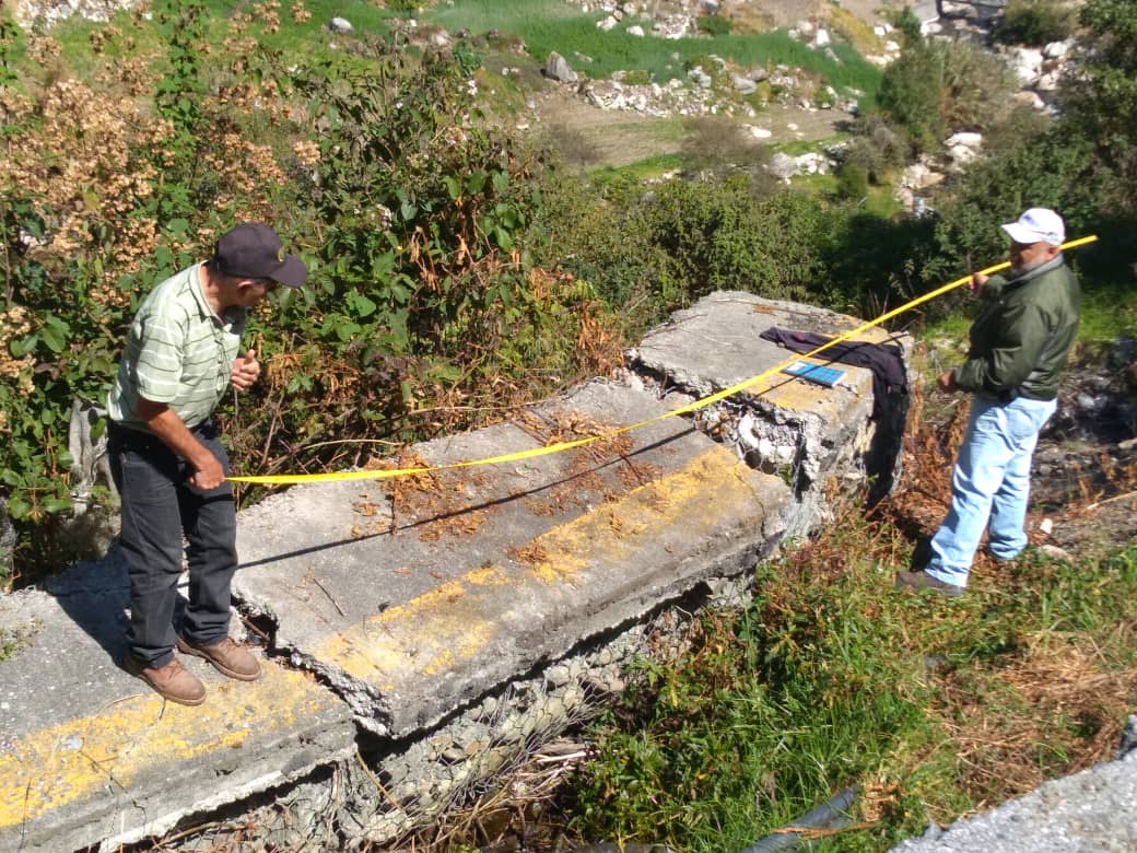 MppopMerida's tweet photo. @Marlenycdc #25Ene Personal del MPPOP,MPPT y Alcaldía del Municipio Miranda, realizan inspección a la Vía Troncal T007, Sector Chijo, del Estado Mérida con la finalidad de evaluar el estado actual de la falla de borde existente en esta zona. @carlospmerida https://t.co/djz6tzspzC