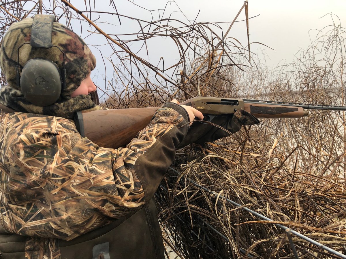 DucksUnlimited's tweet image. Youth are the future of #waterfowl hunting and #conservation. Several states will be offering special youth hunts this weekend, so don’t forget to take a kid #hunting!
bit.ly/2FSJaQZ