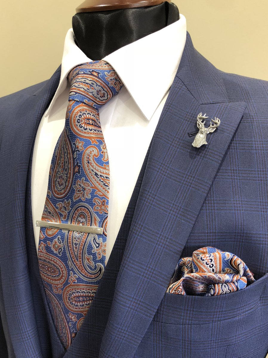 Hands up if you love the details on this look 🙋‍♂️ #weddingsuit