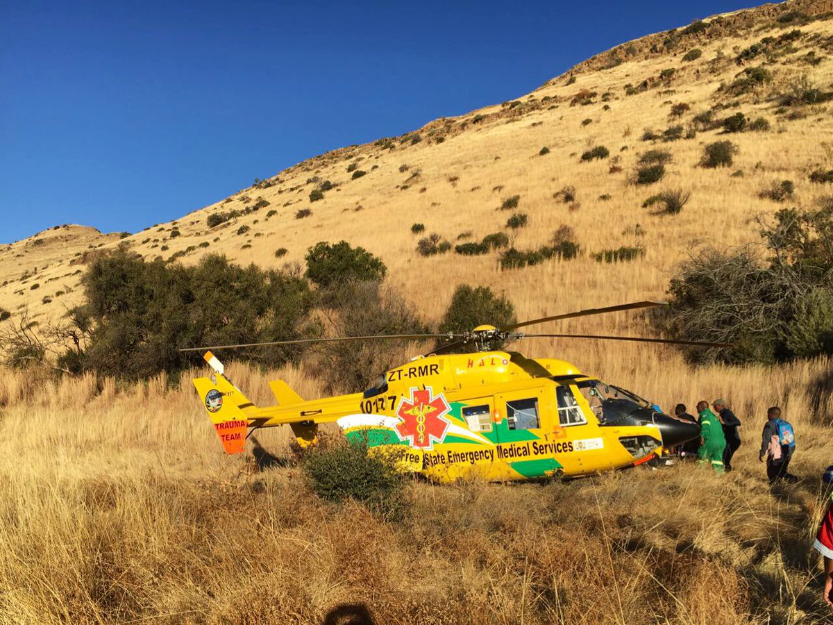 HALO_Aviation's tweet photo. HALO 2 Trauma Team airlifting a snakebite victim from Jacobsdal to a specialist facility. Safe Flight! #makingadifference @fs_health @FatalMoves https://t.co/y6Jbl4Y9eU