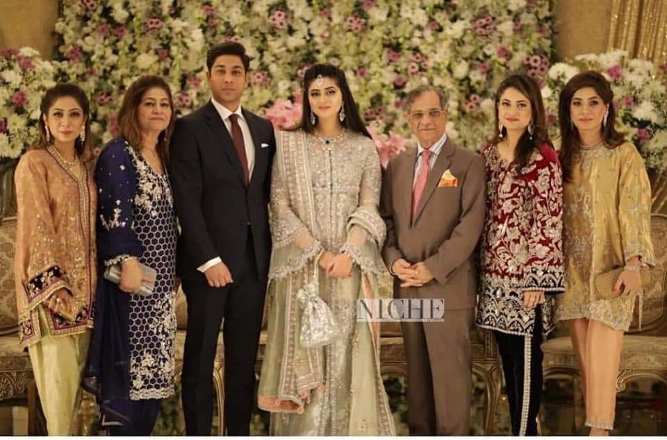 biaahmad599's tweet photo. سپریم کورٹ تیرے لیےمظہرِعقیدت ہی سہی
تجھکو اس رنگین وادی سےمحبت ہی سہی
میرے محبوب شوکاز نوٹس نا دیا کر مجھ کو
یہ جو ثاقب نثار جسٹس نے
ڈیم فنڈنگ پر اکاؤنٹ کا بنایا تھا رواج
ہم غریبوں کی محبت کا اُڑایا ہے مزاق
میرے محبوب فنڈنگ نا دیا کر مجھکو
:پ
ادارہ
#DamFun :p https://t.co/yNeImPMvV5