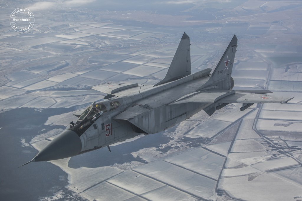 DyAxuHyWwAEe_HT.jpg:large