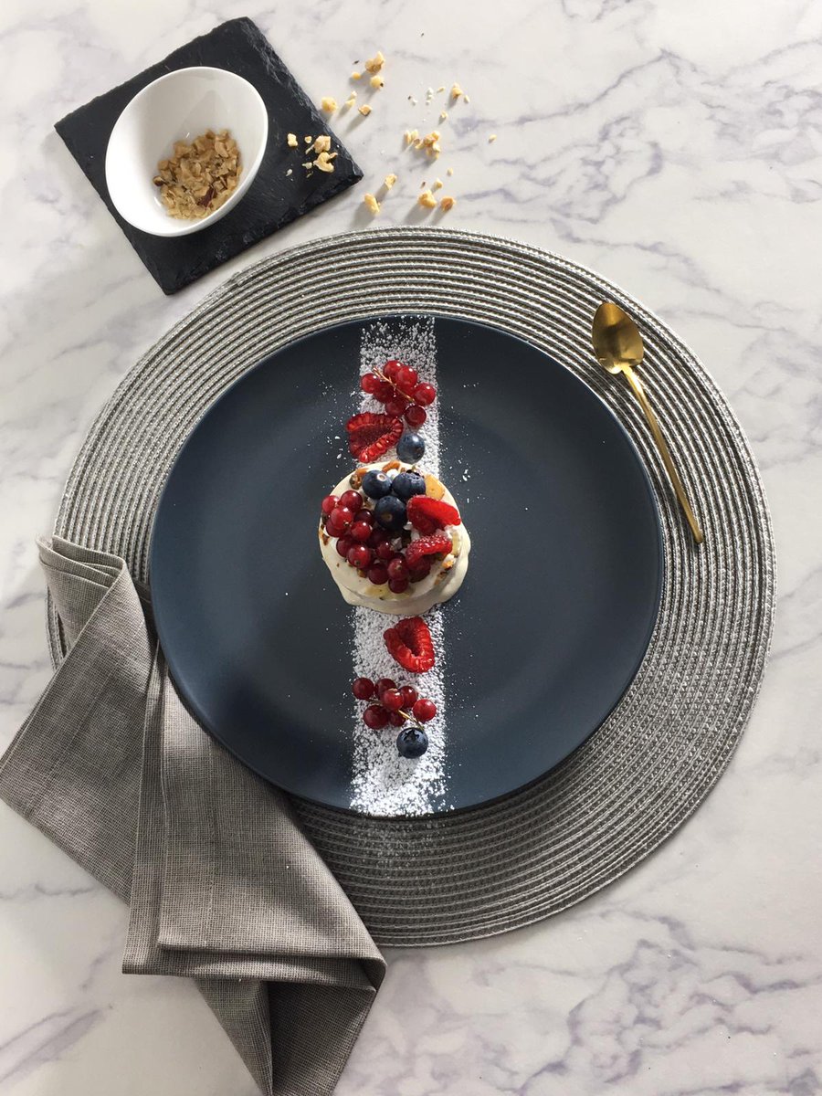 _ivoro's tweet photo. Sesión en @_ivoro con @isobares para #carapelli Hoy se nos está haciendo la boca agua con los postres😋 #innovation #alimentación #foodies #foodinnovation #foodvisuals #fooddesign #foodphotography #foodporn #postres https://t.co/S1HJ54dgul