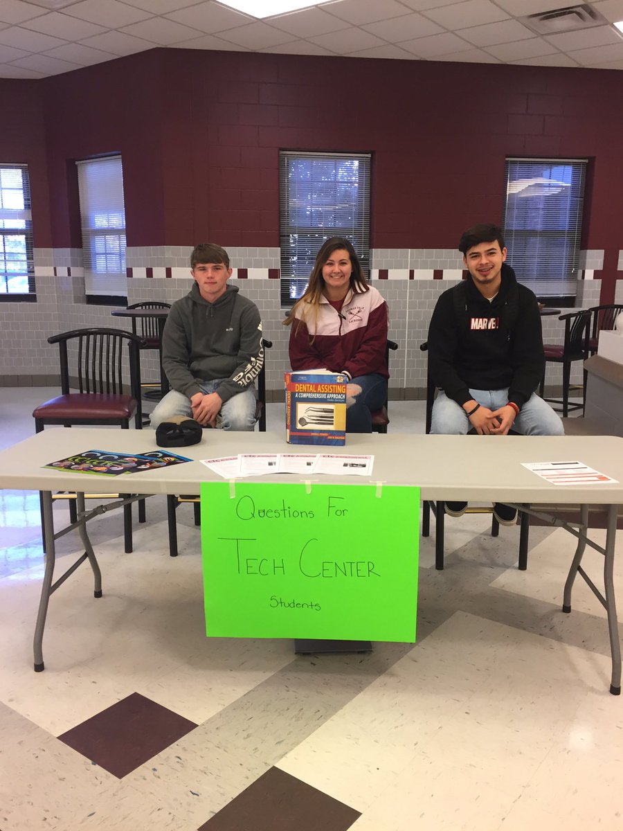 BethJClark4's tweet photo. Our awesome students answering questions about the Tech Center at our Registration Rally! @GoTDKnights @HVACTC  @Electricityctc @dentalctc https://t.co/ziqHPtMpX9