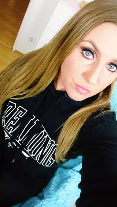 Gef&auml;llt dir das Bild??? https://t.co/FHXBxkrJWA<a href="/tag/camgirl"class="tags"><span>#camgirl</span></a>
