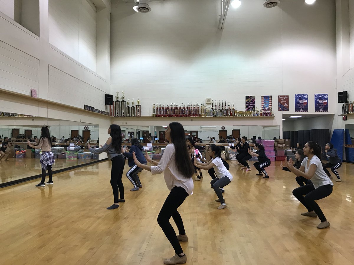 tfde_nisd's tweet photo. Contemporary class at Saturday’s TFDE conference! @TxFutureDanceEd https://t.co/SfVzRPcU6h