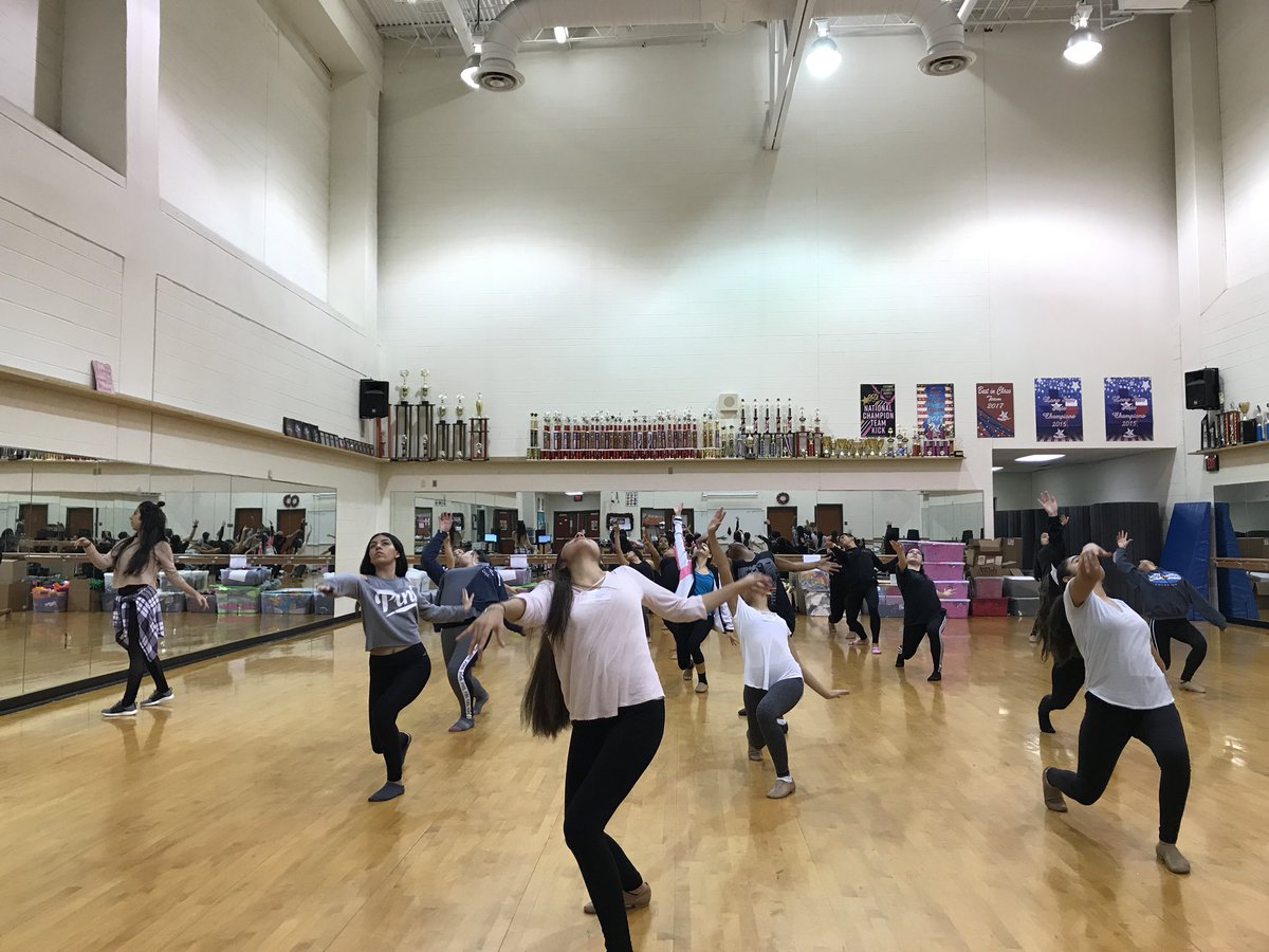 tfde_nisd's tweet photo. Contemporary class at Saturday’s TFDE conference! @TxFutureDanceEd https://t.co/SfVzRPcU6h