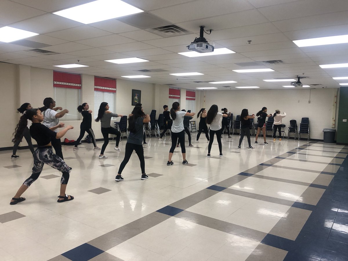tfde_nisd's tweet photo. Thank you Ms. Ashli Kelly for the fun hip hop combination!! #TFDE #NISD @TxFutureDanceEd https://t.co/lBPPMripwf